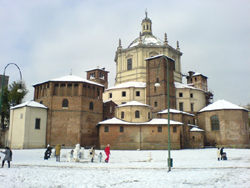 Veduta invernale della Basilica di san Lorenzo Maggiore, Milano